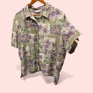 Cute vintage 90s-Y2K look pastel floral lilac avocado lilly short sleeve flowy